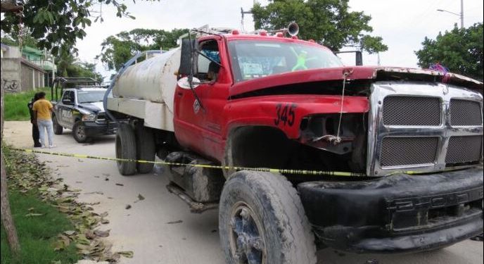 Mujer pierde la vida tras ser arrollada por una pipa de agua en Cancún