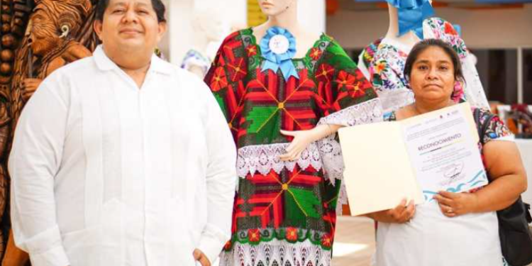 Artesanos de Tulum destacan en dos concursos estatales en la rama textil