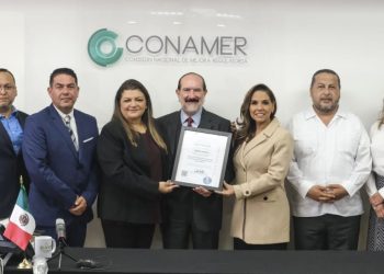 Recibe Mara Lezama certificado simplifica por trabajo en Benito Juárez