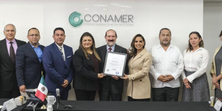 Recibe Mara Lezama certificado simplifica por trabajo en Benito Juárez
