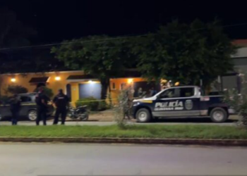Arrojan a un hombre con multiples lesiones de un automóvil en movimiento en Chetumal