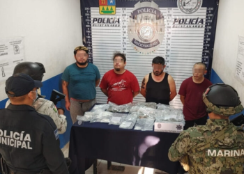 Aseguran a cuatro presuntos narcomenudistas tras una persecución en Playa del Carmen