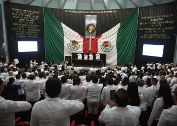 Recibe XVII Legislatura el Sexto Informe de Gobierno de Carlos Joaquín