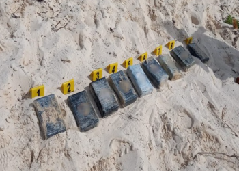 Aseguran paquetes abandonados con estupefacientes en playa de Cozumel