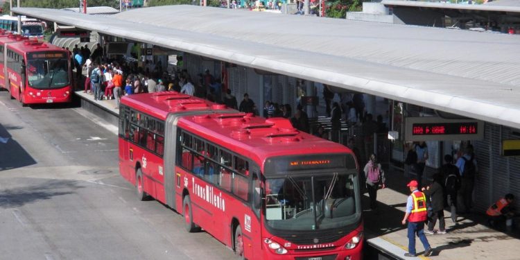 Festejos por la independencia de México generan cambios en horarios del transporte público y ley seca en CDMX