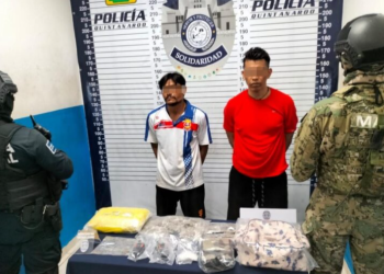 Aseguran a dos hombres por portación de drogas y municiones