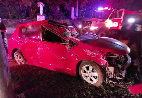Turista choca contra luminaria en carretera Playa del Carmen – Tulum