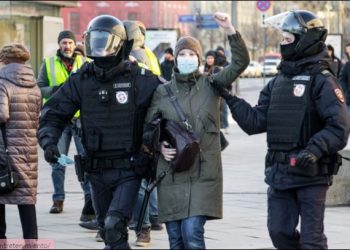 Ciudadanos en Rusia protestan contra el reclutamiento de reservistas que ordenó Putin