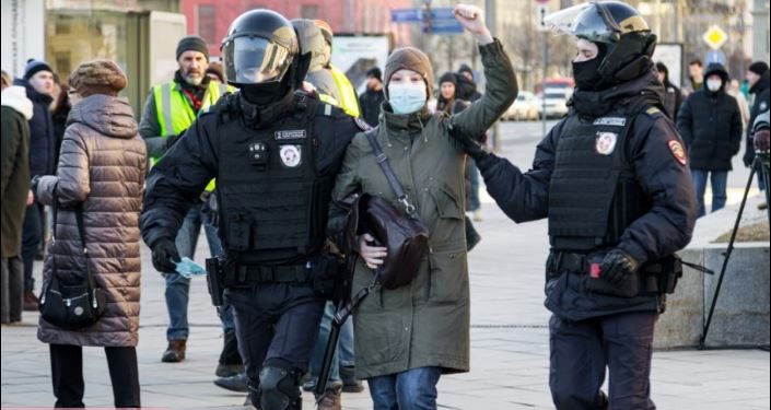 Ciudadanos en Rusia protestan contra el reclutamiento de reservistas que ordenó Putin