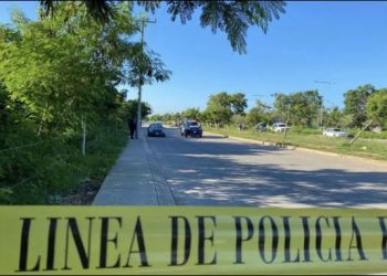 Hallan dos cuerpos sin vida en el interior de un auto en Cancún