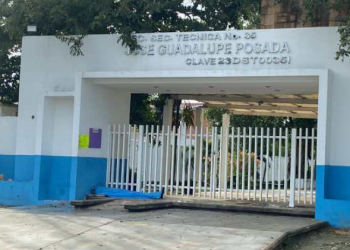 Hallan el cadáver de un hombre justo en el acceso principal de la Secundaria 35 “José Guadalupe Posada” en Cancún