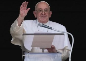 El papa Francisco afirma que con más mujeres en el poder se evitarían decisiones que llevan a la muerte