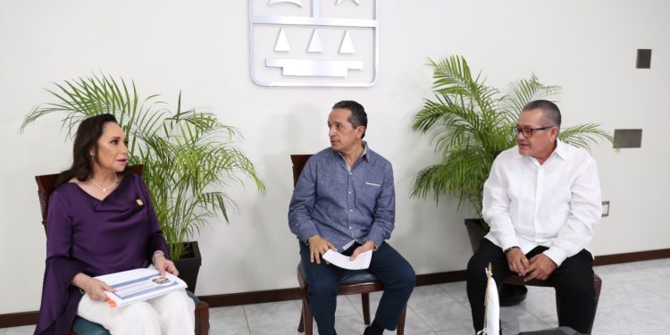 Carlos Joaquín presenta logros en beneficio de la gente a través de programas especiales de Caminando Juntos