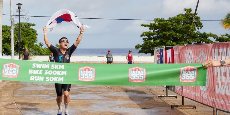 El surcoreano Jin Song se consagra campeón del triatlón ultra 355 Cozumel
