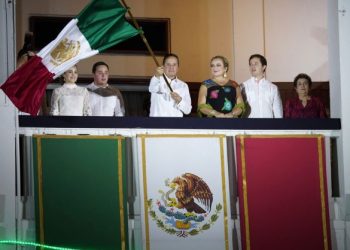 El gobernador Carlos Joaquín da el tradicional Grito de Independencia con fervor patrio