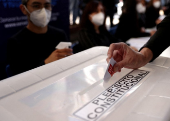 Abren centros de votación en Chile para plebiscito sobre nueva Constitución