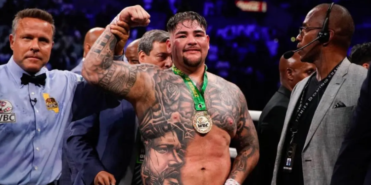 Boxeador mexicano Andy Ruiz se llevó el triunfo por decisión unánime contra Luis Ortiz