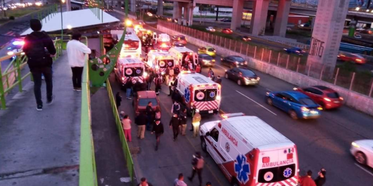 Accidente automovilístico en Ecatepec deja saldo de 50 personas lesionadas