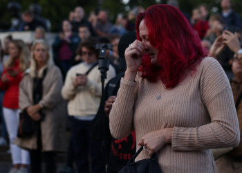 Miles de personas sufren por la muerte de la Reina Isabel II