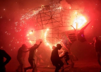 Al menos una persona muerta y 40 heridos tras explosión de fuegos artificiales en Coatepec