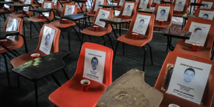 AMLO pide que no exista violencia durante protesta por caso de Ayotzinapa