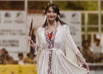 Hecho en Tulum: Turismo impulsa el arte de la joyería y costura maya