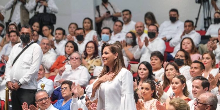 Asiste Mara Lezama a VI informe de gobierno del estado