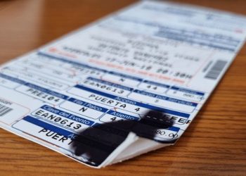 Acusan de fraude a Ticketmaster y Mixup por falsificar boletos para el concierto de Dua Lipa