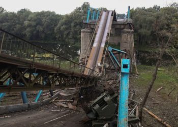 Localizan fosa con más de 440 cuerpos en Izium, Ucrania