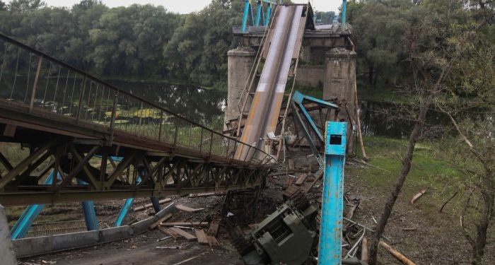 Localizan fosa con más de 440 cuerpos en Izium, Ucrania