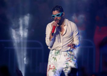 Bad Bunny sigue siendo el rey al recibir nueve Premios Billboard