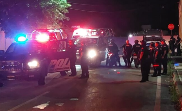 Aseguran a cinco personas por portación de un arma y droga, en un motel de Playa del Carmen