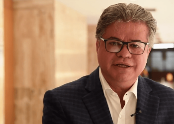 Denuncian al senador Wilson Arias por presunta doble militancia durante campaña presidencial