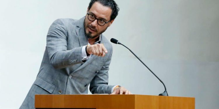 Traición de Raúl Paz, con alta desaprobación social; lo tunden en redes sociales