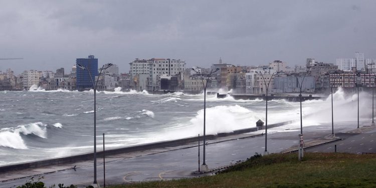 Huracán ‘Ian’ toca tierra a Cuba y deja daños materiales tras fuertes vientos
