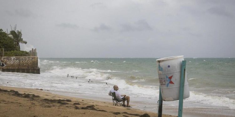 Tormenta tropical ‘Fiona’ se intensifica a huracán en las costas de Puerto Rico