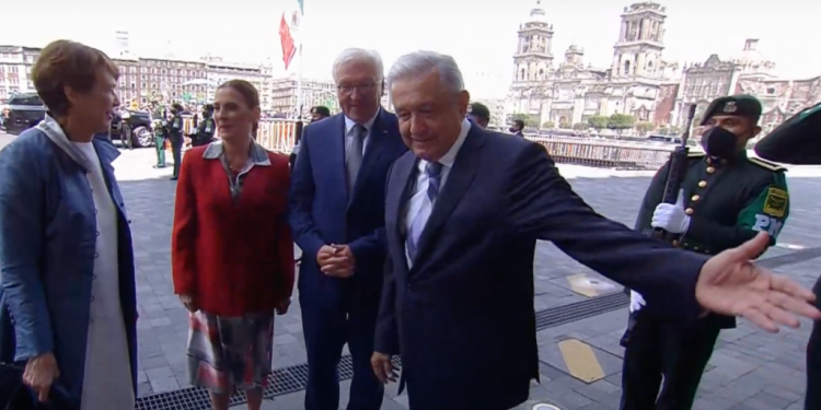 AMLO le da la bienvenida al presidente de Alemania en el Palacio Nacional