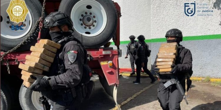 Aseguran a cuatro personas en la CDMX y decomisan cargamento con rumbo a EU