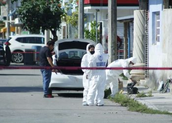 Ejecutan a balazos a sujeto frente de una escuela en Cozumel