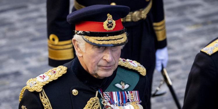 Empleados de Carlos III serán despedidos tras convertirse en rey