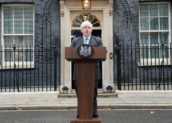 Boris Johnson presenta formalmente su renuncia a la reina Isabel II