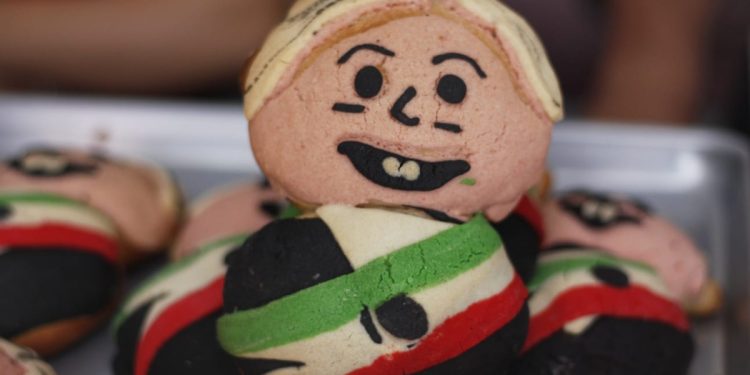 Elaboran las ‘pejeconcha’ con la imagen de AMLO para celebrar las Fiestas Patrias