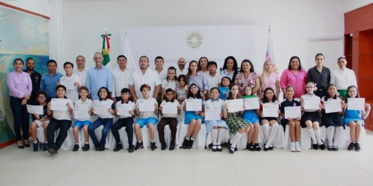 Reciben ganadores constancias de “Cabildo Infantil por un Día”