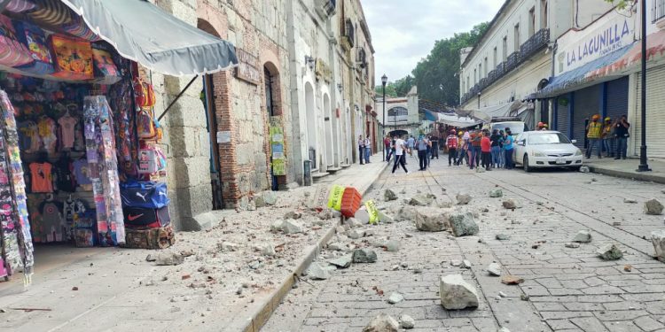 Reportan dos fallecidos y varias afectaciones en comunidades tras sismo en Michoacán