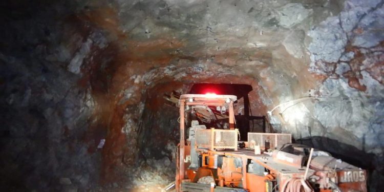 Al menos una persona murió y otra resultó herida tras accidente al interior de una mina en Sonora