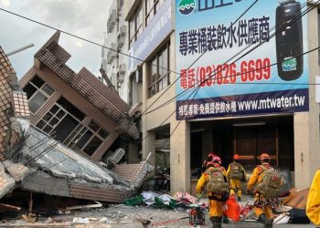 Sismo de 6.8 sacude a Taiwán dejando al menos 4 personas atrapadas en un edificio