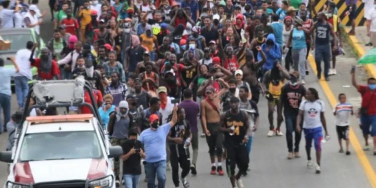 Migrantes exigen tener libre tránsito para llegar a Estados Unidos sin violencia