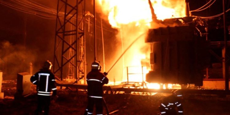 Bombardea Ucrania planta eléctrica rusa en zona fronteriza