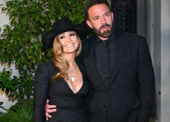 Impacta Jennifer López y Ben Affleck en el desfile de Ralph Lauren
