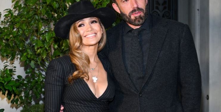 Impacta Jennifer López y Ben Affleck en el desfile de Ralph Lauren